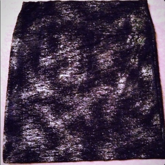 Private Label Dresses & Skirts - NWT Metallic Silver Black Textured Mini Skirt